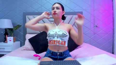 Snapshot of violetrousse chatting on February 11, 12:25 pm Violet Rousse online show from February 11, 12:25 pm