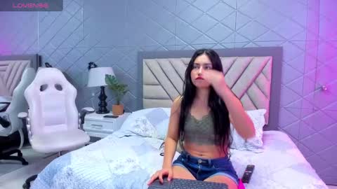 Snapshot of violetrousse chatting on February 20, 1:40 pm Violet Rousse online show from February 20, 1:40 pm