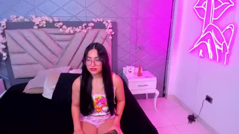 Snapshot of violetrousse chatting on February 13, 1:15 pm Violet Rousse online show from February 13, 1:15 pm