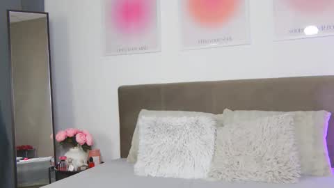 VioletSwone online show from November 17, 7:20 am