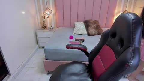 VIOLETTA online show from February 28, 7:35 pm