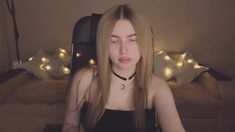 ViolettaOtis online show from November 22, 1:47 pm