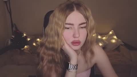 ViolettaOtis online show from December 19, 12:41 pm