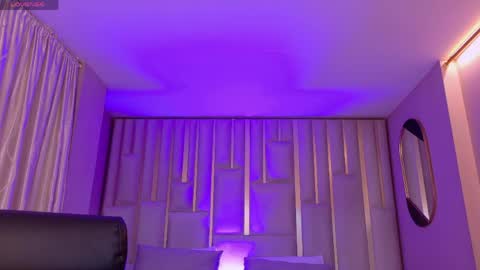 Violett Castel online show from March 27, 8:09 pm