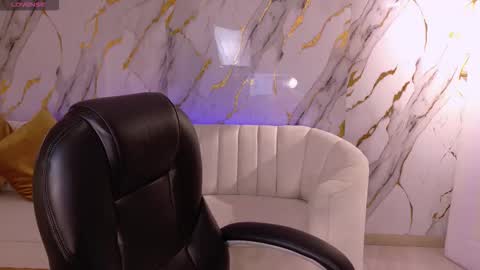 Violett Castel online show from February 3, 7:18 pm