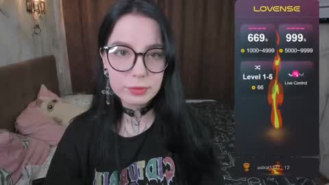 Snapshot of vivi__squirrel chatting on February 13, 7:56 am Vivi   online show from February 13, 7:56 am