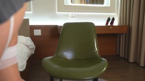 Vivian online show from February 20, 9:44 am