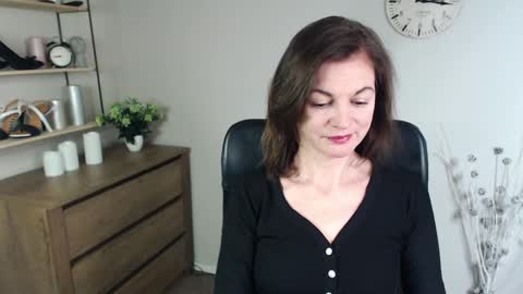 Snapshot of vivian_dream chatting on December 17, 5:40 am Vivian online show from December 17, 5:40 am