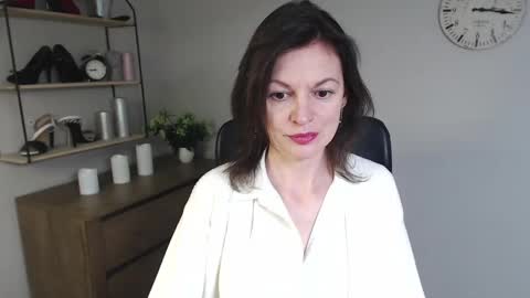 Snapshot of vivian_dream chatting on February 3, 6:56 am Vivian online show from February 3, 6:56 am