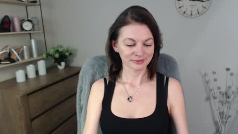 Snapshot of vivian_dream chatting on December 9, 6:55 am Vivian online show from December 9, 6:55 am