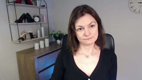 Snapshot of vivian_dream chatting on February 12, 6:51 am Vivian online show from February 12, 6:51 am