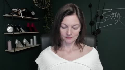 Snapshot of vivian_dream chatting on October 8, 6:29 am Vivian online show from October 8, 6:29 am
