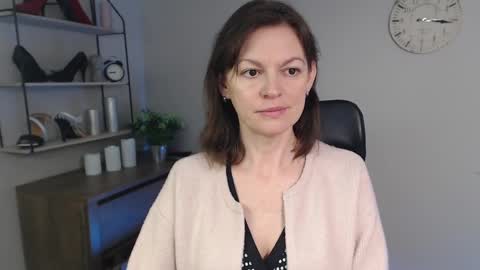 Snapshot of vivian_dream chatting on March 6, 6:41 am Vivian online show from March 6, 6:41 am
