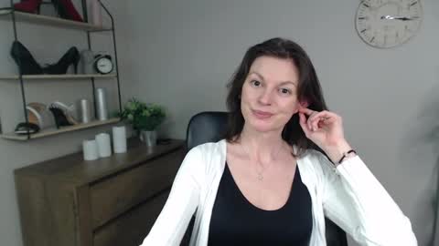 Snapshot of vivian_dream chatting on February 28, 6:52 pm Vivian online show from February 28, 6:52 pm