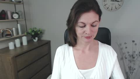 Snapshot of vivian_dream chatting on December 7, 5:26 am Vivian online show from December 7, 5:26 am