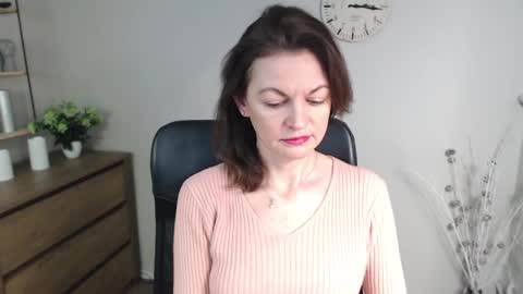 Snapshot of vivian_dream chatting on January 24, 6:46 am Vivian online show from January 24, 6:46 am