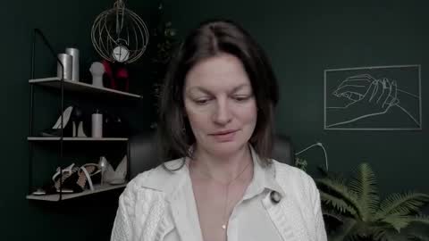 Vivian online show from December 17, 8:29 am