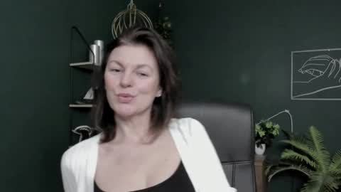 Vivian online show from March 31, 6:02 am