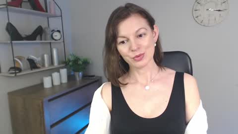 Snapshot of vivian_dream chatting on March 5, 7:16 am Vivian online show from March 5, 7:16 am
