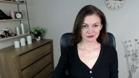Snapshot of vivian_dream chatting on December 19, 5:40 am Vivian online show from December 19, 5:40 am