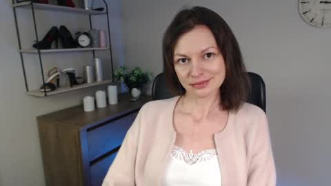 Snapshot of vivian_dream chatting on February 17, 7:14 am Vivian online show from February 17, 7:14 am