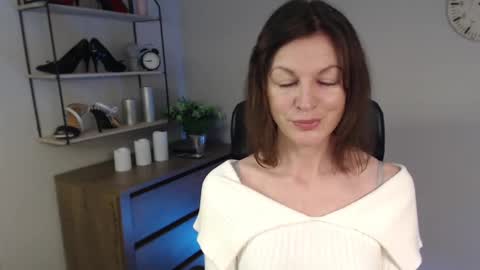 Snapshot of vivian_dream chatting on February 26, 7:34 am Vivian online show from February 26, 7:34 am