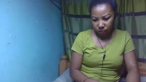 viviane0812 online show from December 3, 8:28 am