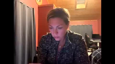 Snapshot of vivianluxe chatting on October 18, 5:32 am VivianLuxe online show from October 18, 5:32 am