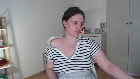 Lela online show from July 26, 12:02 pm