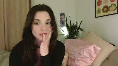 Lillian Rose online show from April 17, 3:41 am