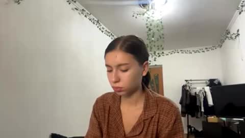 Vivi online show from November 2, 7:12 am