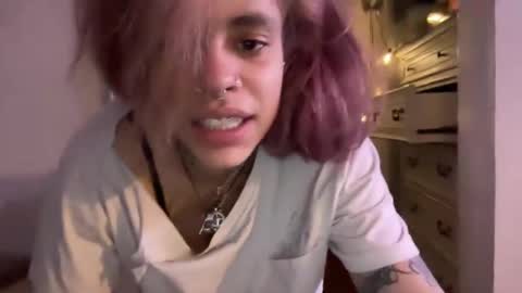 Snapshot of vveejay48826 chatting on October 22, 6:29 am vveejay online show from October 22, 6:29 am