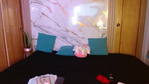 kitty SUPORT ME AND MY BABY SINGLE MOMY online show from April 9, 5:18 pm