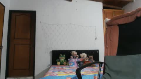 Snapshot of warrior_xena chatting on February 12, 4:11 pm warrior_xena online show from February 12, 4:11 pm