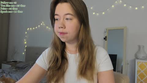 Snapshot of watermelon_sugar_ chatting on January 22, 9:02 am Tess  Pls support me with  Can we reach 155 my favorite number online show from January 22, 9:02 am