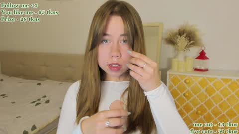 Snapshot of watermelon_sugar_ chatting on December 7, 12:56 pm Tess  Pls support me with  Can we reach 155 my favorite number online show from December 7, 12:56 pm