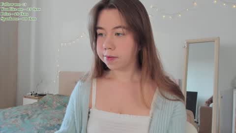Snapshot of watermelon_sugar_ chatting on February 5, 8:32 am Tess  Pls support me with  Can we reach 155 my favorite number online show from February 5, 8:32 am