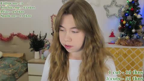 Snapshot of watermelon_sugar_ chatting on December 24, 9:17 am Tess  Pls support me with  Can we reach 155 my favorite number online show from December 24, 9:17 am