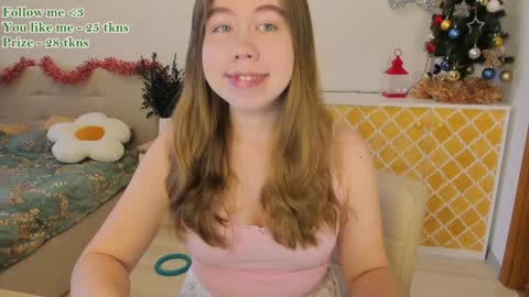 Snapshot of watermelon_sugar_ chatting on December 15, 9:13 am Tess  Pls support me with  Can we reach 155 my favorite number online show from December 15, 9:13 am