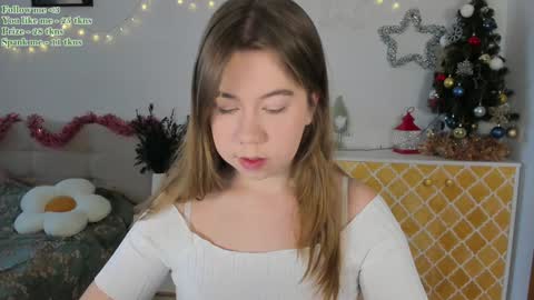 Snapshot of watermelon_sugar_ chatting on January 7, 9:50 am Tess  Pls support me with  Can we reach 155 my favorite number online show from January 7, 9:50 am