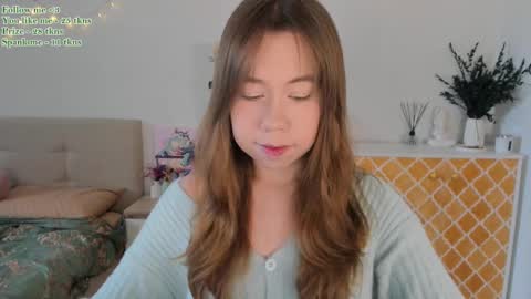 Snapshot of watermelon_sugar_ chatting on February 12, 9:42 am Tess  Pls support me with  Can we reach 155 my favorite number online show from February 12, 9:42 am