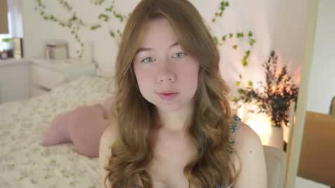 Snapshot of watermelon_sugar_ chatting on September 23, 10:13 am Tess  Pls support me with  Can we reach 155 my favorite number online show from September 23, 10:13 am