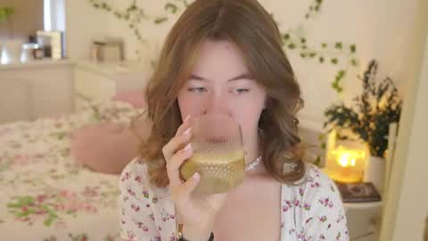 Snapshot of watermelon_sugar_ chatting on October 24, 10:33 am Tess  Pls support me with  Can we reach 155 my favorite number online show from October 24, 10:33 am