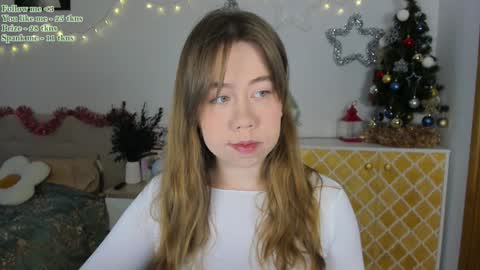 Snapshot of watermelon_sugar_ chatting on December 28, 10:36 am Tess  Pls support me with  Can we reach 155 my favorite number online show from December 28, 10:36 am