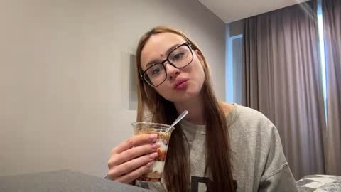 emilia online show from March 9, 9:23 am