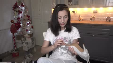 Snapshot of whats_her_name chatting on December 3, 4:46 am Victoria Maria online show from December 3, 4:46 am