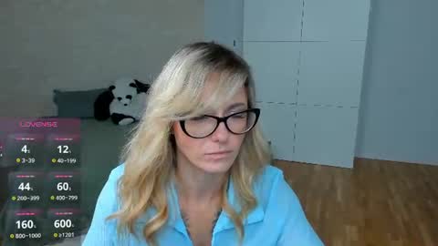 whitneypunnch online show from June 26, 11:44 am