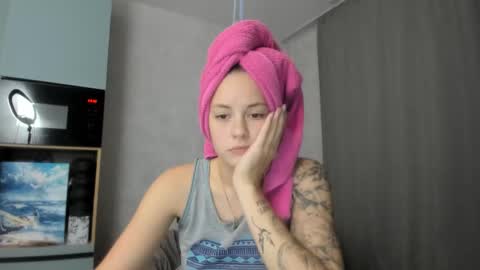 Veronica online show from October 22, 8:03 pm