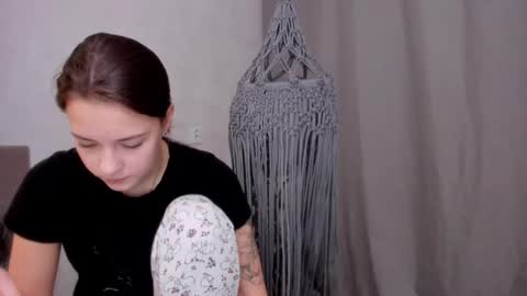 Veronica online show from March 5, 6:23 pm