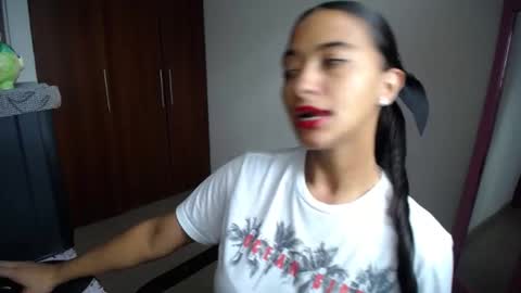 Ilauren online show from February 17, 5:23 pm